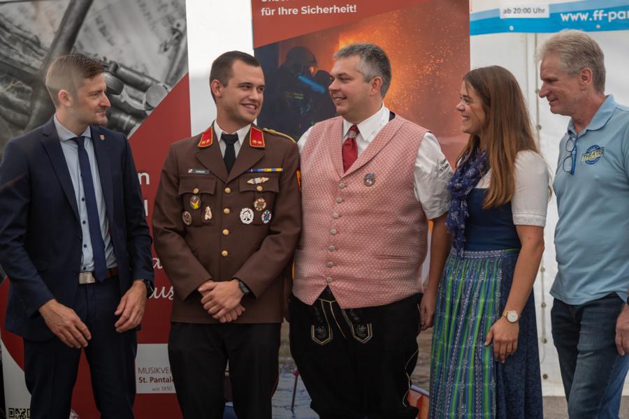 Vertreter von Gemeinde und Vereinen